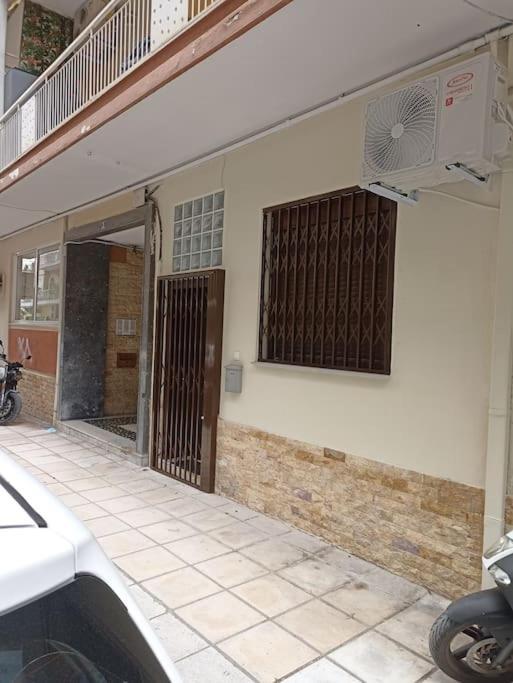 Modern Cozy Appartment In Tesalonika Bagian luar foto